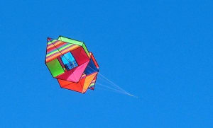 Bunter Drachen in Bega